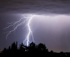 2.500 Yıldırım Düşmesi ve Sel: Hırvatistan’da Şiddetli Fırtına Etkili Oldu