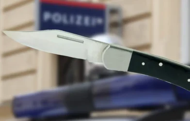7 Yaşındaki Çocuk Okul Yolunda Bıçak Çekti 7 Yaşındaki Çocuk Okul Yolunda Bıçak Çekti