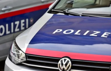 Viyana’da 14 Yaşındaki Kız Gasp Edildi ve Bayılana Kadar Darp Edildi Viyana’da 14 Yaşındaki Kız Gasp Edildi ve Bayılana Kadar Darp Edildi