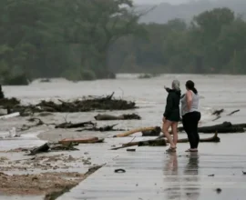 ABD’de Şiddetli Sel: 24 Kişi Hayatını Kaybetti, 25 Çocuk Kayıp
