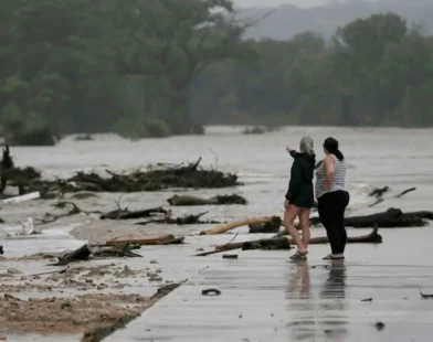 ABD’de Şiddetli Sel: 24 Kişi Hayatını Kaybetti, 25 Çocuk Kayıp