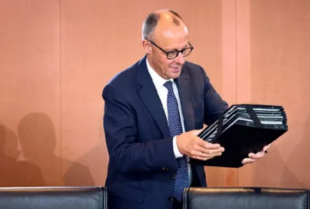 Almanya, Gazze’deki Operasyonlar İçin Askeri Malzeme Tedarikini Askıya Aldı