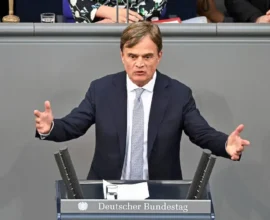 Almanya'da emeklilik tartışması: AfD, Merz'i koalisyonu bozup azınlık hükümeti kurmaya çağırıyor