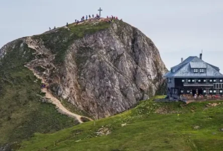 Alpler'deki Kulübeler Terk Ediliyor: Zorlu Koşullar Kiracıları Kaçırıyor