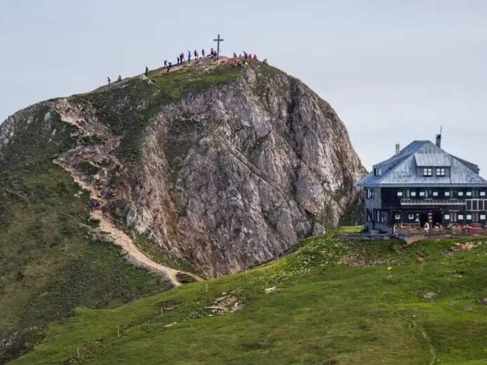 Alpler'deki Kulübeler Terk Ediliyor: Zorlu Koşullar Kiracıları Kaçırıyor