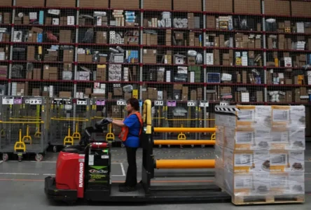 Amazon: "Yapay Zeka ile Daha Az Çalışana İhtiyaç Duyacağız"