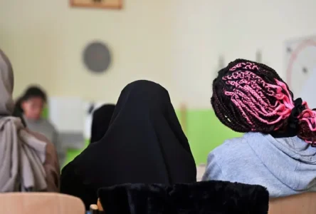 Anayasa Mahkemesi gölgesinde yeni başörtüsü yasağı: Hükümet kanıta dayalı veri sözü veriyor