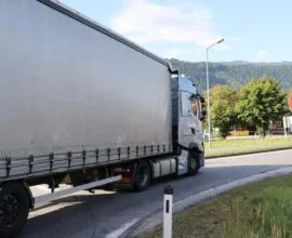 Anayasa Mahkemesi Kararı Sonrası Yeni Tır Yasağı Uygulamaya Giriyor