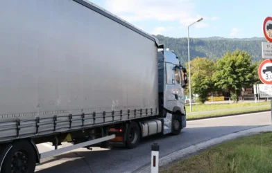 Anayasa Mahkemesi Kararı Sonrası Yeni Tır Yasağı Uygulamaya Giriyor