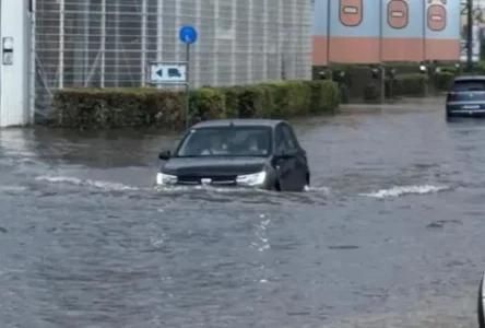 Aşırı Yağış Avusturya’yı Vurdu: Caddeler Nehre Döndü