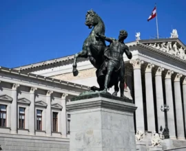 Avusturya Parlamentosu Pazartesi Günleri Artık Yarım Gün Açık