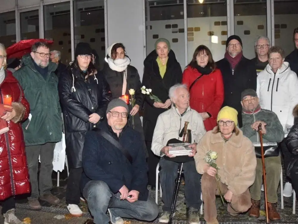 Avusturya’da Anma Törenine Hitler Konuşmasıyla Provokasyon: Katılımcılar Şoke Oldu Avusturya’da Anma Törenine Hitler Konuşmasıyla Provokasyon: Katılımcılar Şoke Oldu