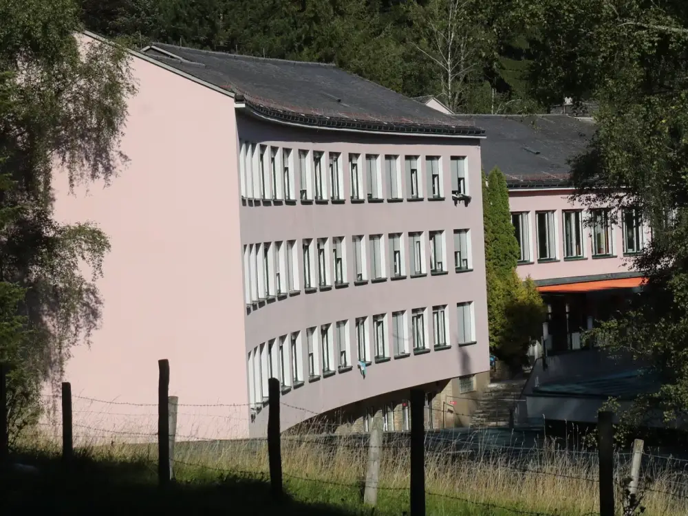 Avusturya’da Boş Kalan Sığınmacı Yurdu Yılda 1 Milyon Euro’ya Mal Oluyor Avusturya’da Boş Kalan Sığınmacı Yurdu Yılda 1 Milyon Euro’ya Mal Oluyor