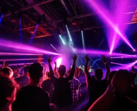 Avusturya’da Disko Önünde Irkçılık İddiası: Ten Rengi Nedeniyle İçeri Alınmadılar