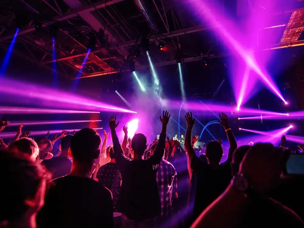 Avusturya’da Disko Önünde Irkçılık İddiası: Ten Rengi Nedeniyle İçeri Alınmadılar