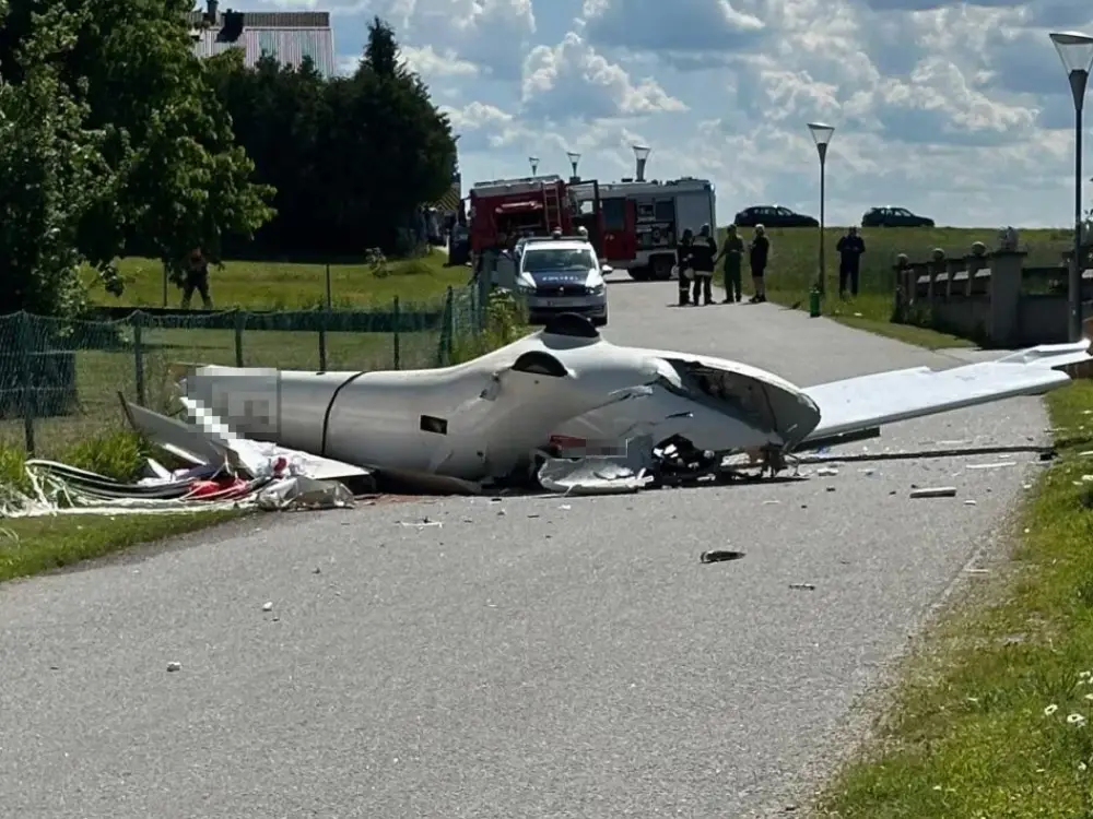 Avusturya'da Planör Yerleşim Alanına Düştü Pilot Hayatını Kaybetti