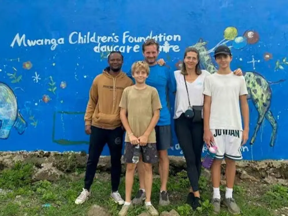 Avusturyalı Aile Tanzanya’da Yeni Bir Hayata Dokundu