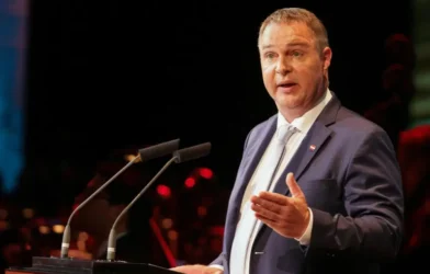 Başbakan Yardımcısı Babler’dan Spor Bakanlığında Beklenmedik Görev Değişimi