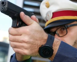 Çalıntı Araçla Kaçış Son Buldu: Polis Uyarı Ateşiyle Gençleri Teslim Aldı