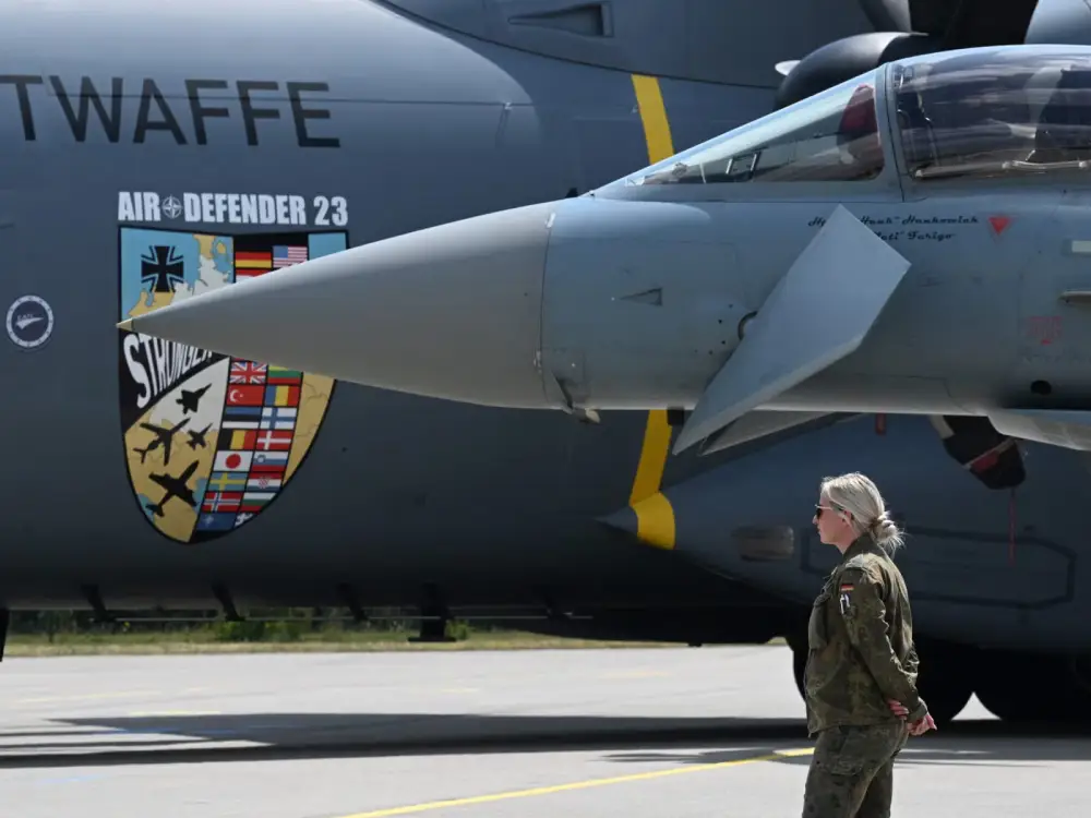 Çin, Alman Askerî Uçağını Lazerle Hedef Aldı: Almanya'dan Sert Tepki