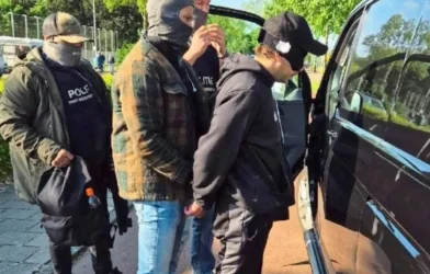 Cinayet Zanlısının Kaçış Aracında Silah Bulundu Cinayet Zanlısının Kaçış Aracında Silah Bulundu