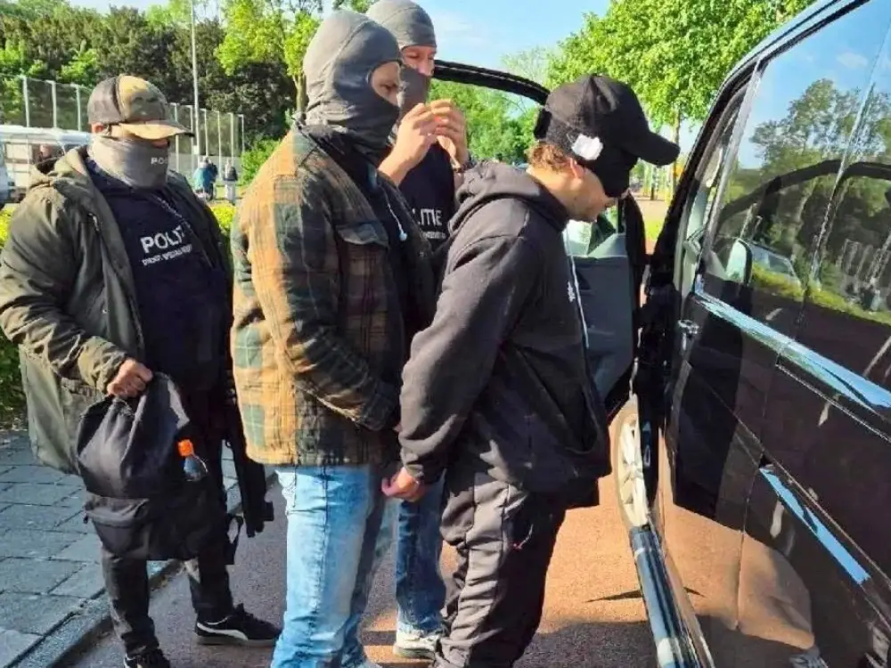 Cinayet Zanlısının Kaçış Aracında Silah Bulundu