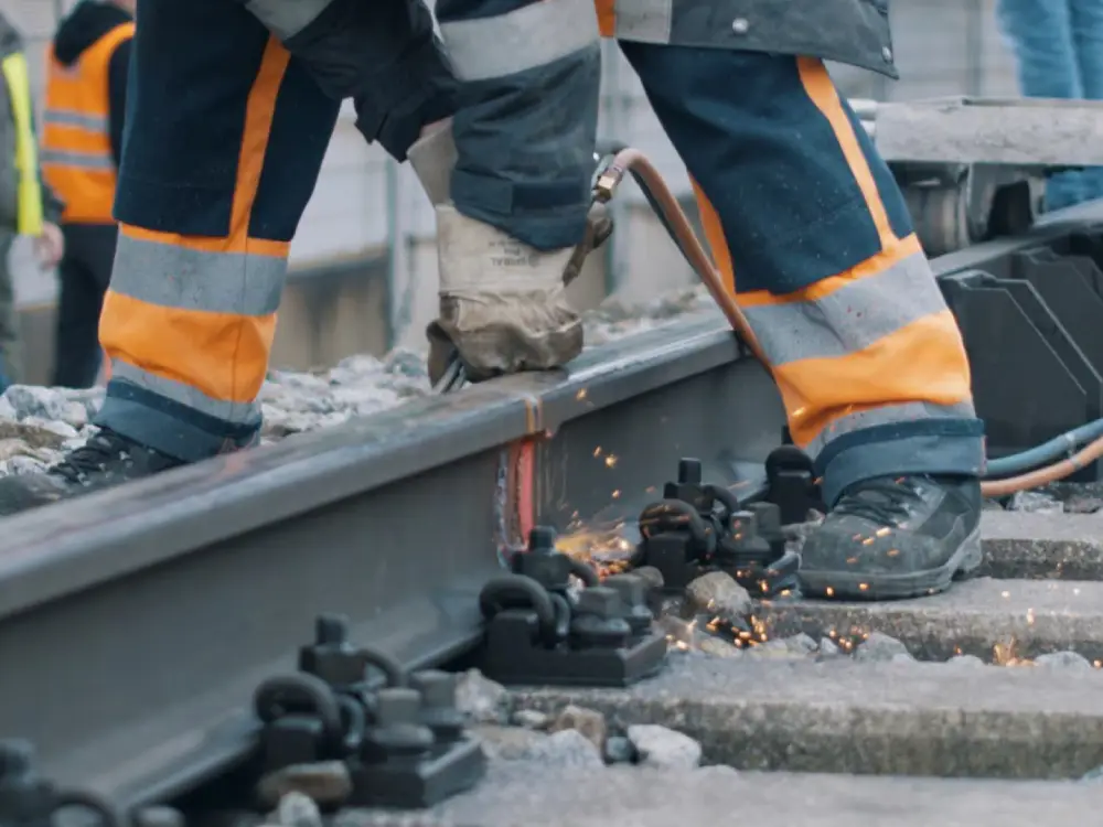Demiryolu Bakımında Feci Kaza: Genç İşçiye Tren Çarptı