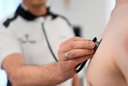 Doktor Göçü ve Emeklilik Dalgası: Sağlık Sisteminde Tehlike Çanları mı Çalıyor?