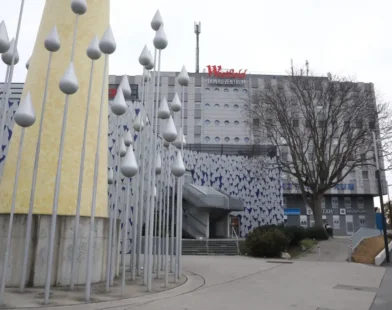 Donauzentrum’da Şok: Elektrik Kesintisi Alışverişi Felç Etti