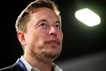 Elon Musk'ın Yapay Zeka Chatbot'u Grok, Aşırı Sağcı ve Antisemitik Sözleri İçin Özür Diledi