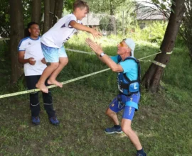 Emekli Cobra Polisi Çocuklar İçin Macera Parkuru Kurdu
