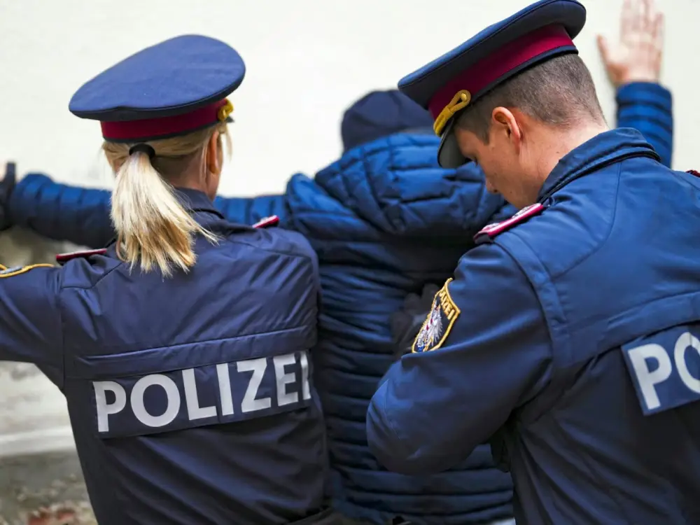 Evsizler Merkezinde 36 Yaşındaki Saldırgan Polise Zorluk Çıkardı