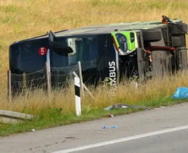Flixbus Kazası: Almanya’da Viyana Seferindeki Otobüs Devrildi