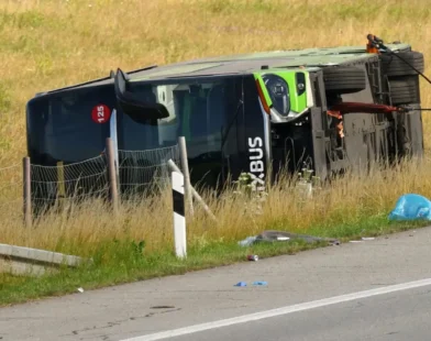 Flixbus Kazası: Almanya’da Viyana Seferindeki Otobüs Devrildi