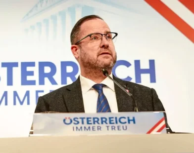 FPÖ'den "Deep State" Tartışması: Christian Hafenecker'den Hükümete Sert Eleştiriler
