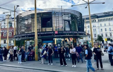 Graz’da Facebook’tan Bombalı Saldırı Tehdidi: 25 Yaşındaki Şüpheli Gözaltında Graz’da Facebook’tan Bombalı Saldırı Tehdidi: 25 Yaşındaki Şüpheli Gözaltında