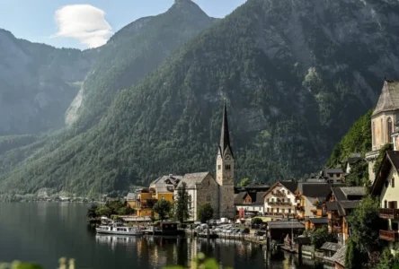 Hallstatt’ta Turist Rekoru: 1,3 Milyon Ziyaretçi, Yatak Kapasitesi Yetersiz