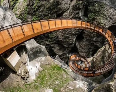 Helix Merdiveni Kazası: Yaralanan Kadın Vadiden Taşındı