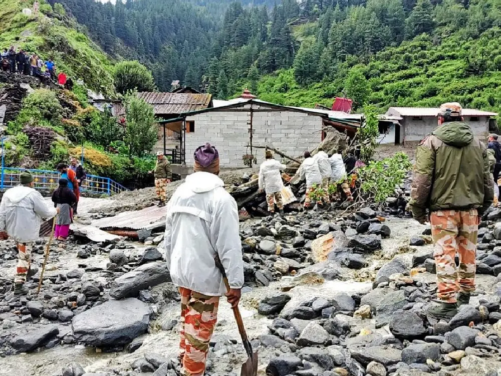 Himalayalar’da Ani Sel Felaketi Bir Köyü Haritadan Sildi
