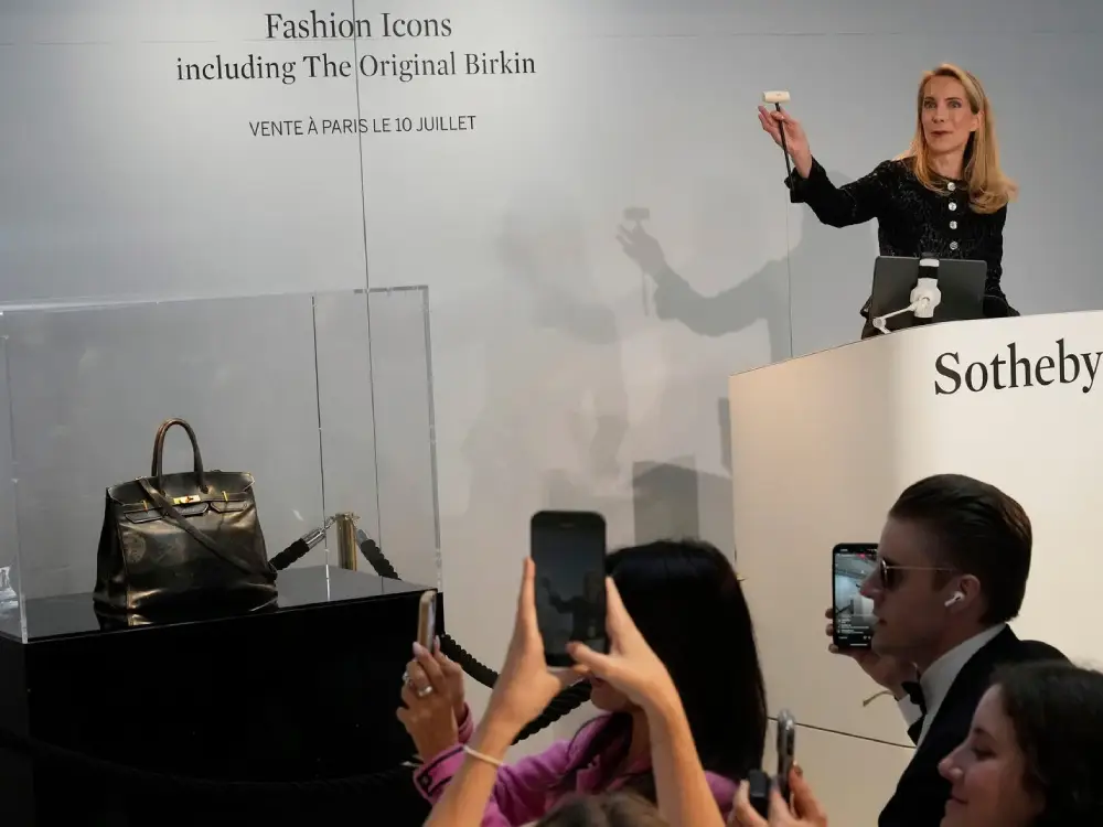 İlk Birkin Çantası Rekor Fiyatla Satıldı: 8,6 Milyon Euro!