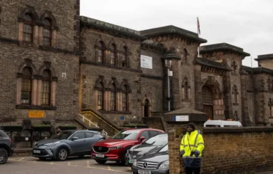 İngiltere’de Skandal: Yanlışlıkla Serbest Bırakılan Mahkûm Yeniden Yakalandı İngiltere’de Skandal: Yanlışlıkla Serbest Bırakılan Mahkûm Yeniden Yakalandı