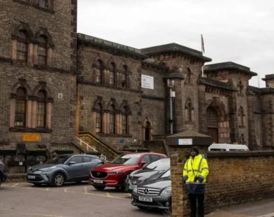 İngiltere’de Skandal: Yanlışlıkla Serbest Bırakılan Mahkûm Yeniden Yakalandı