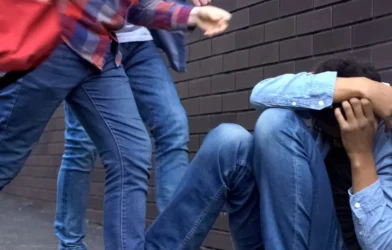 İnnsbruck’ta Dehşet: 15 Yaşındaki Genç Sokakta Saldırıya Uğradı! İnnsbruck’ta Dehşet: 15 Yaşındaki Genç Sokakta Saldırıya Uğradı!