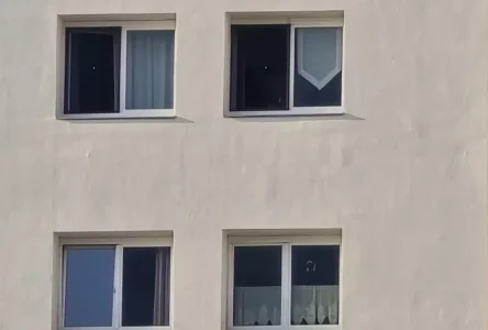 İnnsbruck’ta Korku Anları: 8 Yaşındaki Çocuk Açık Pencereden Düştü