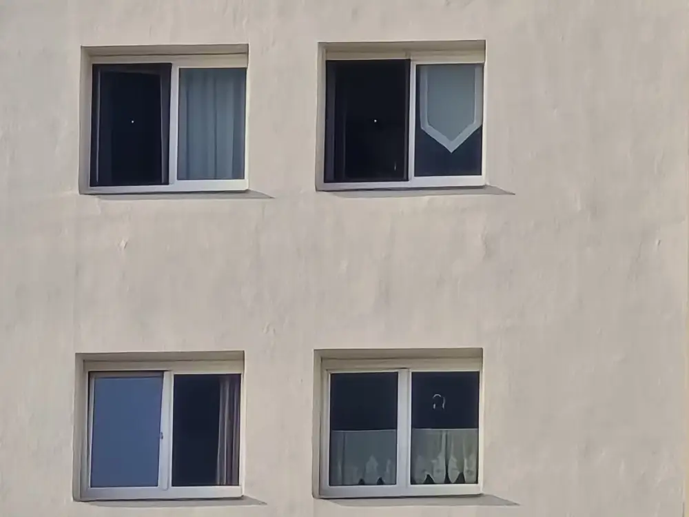 İnnsbruck’ta Korku Anları: 8 Yaşındaki Çocuk Açık Pencereden Düştü İnnsbruck’ta Korku Anları: 8 Yaşındaki Çocuk Açık Pencereden Düştü