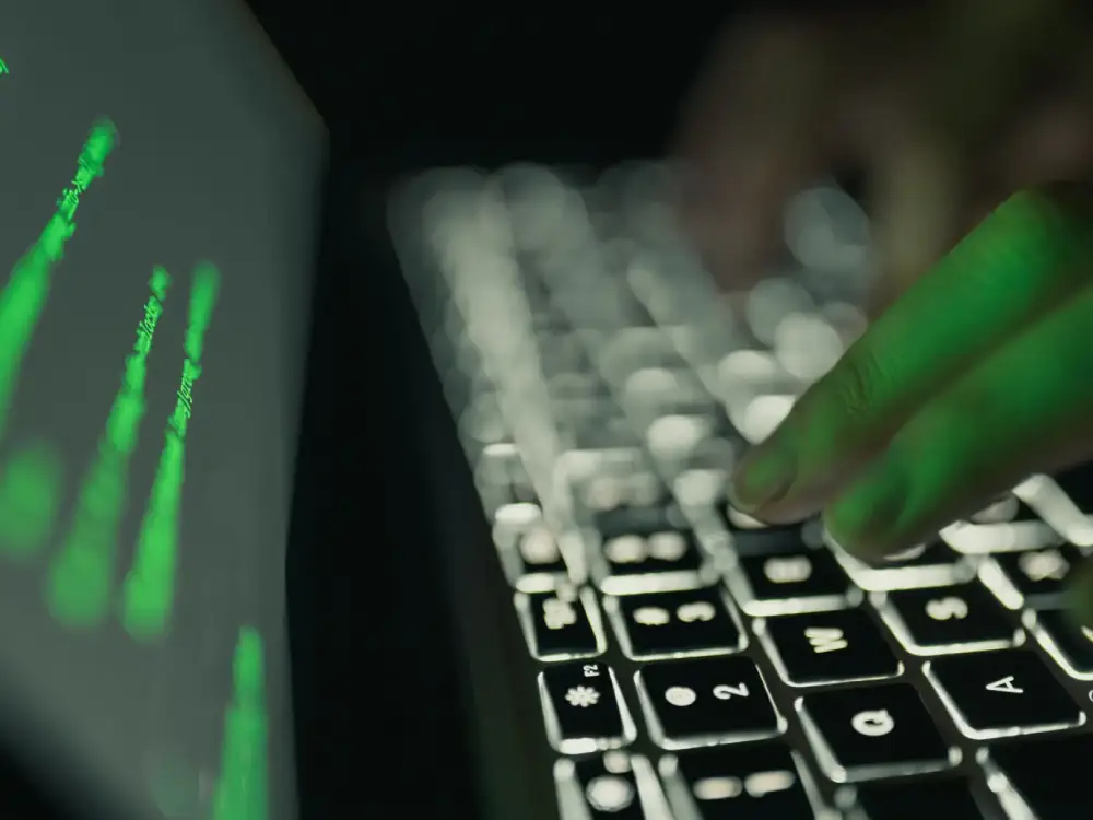 İnternet Tuzağı: Yatırım Vaadiyle 100 Bin Euro Dolandırıldı İnternet Tuzağı: Yatırım Vaadiyle 100 Bin Euro Dolandırıldı