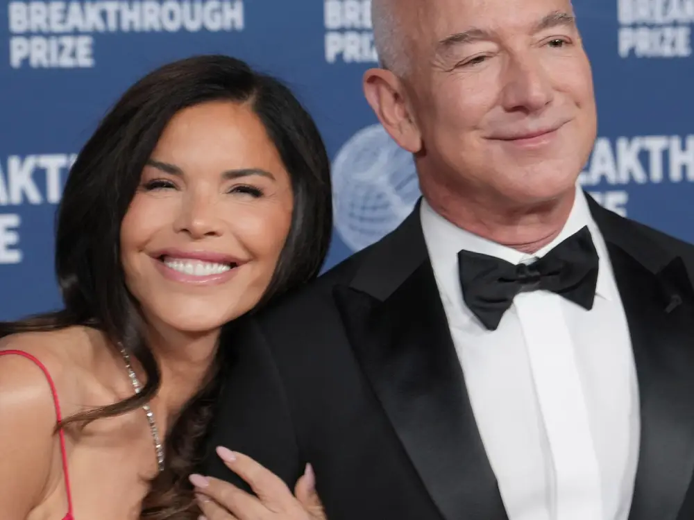 Jeff Bezos ve Lauren Sánchez Venedik’te Pijama Partili Düğün Hazırlığında Jeff Bezos ve Lauren Sánchez Venedik’te Pijama Partili Düğün Hazırlığında