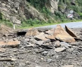 Kamptal’da Kaya Düşmesi Alarmı: B34 Yolu Geçici Olarak Trafiğe Kapatıldı