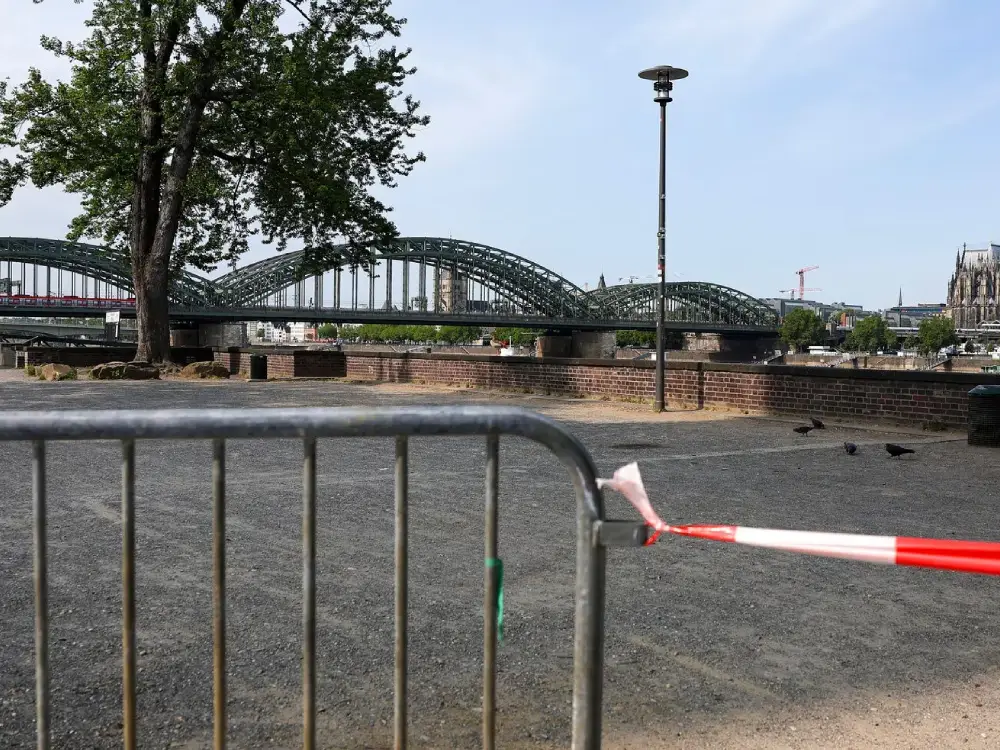 Köln Deutz’ta Bomba Alarmı: 20.000 Kişi Tahliye Edildi Köln Deutz’ta Bomba Alarmı: 20.000 Kişi Tahliye Edildi