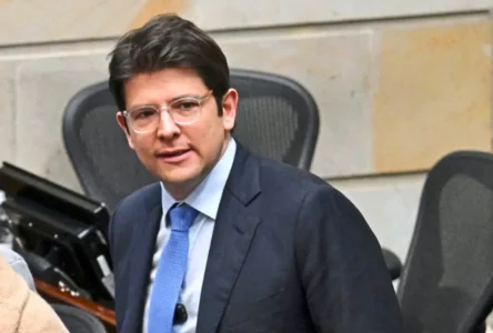 Kolombiya’da Seçim Mitinginde Kan Aktı: Başkan Adayı Yoğun Bakımda